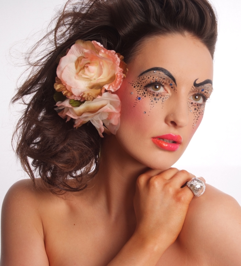 Female model photo shoot of Daisy louise