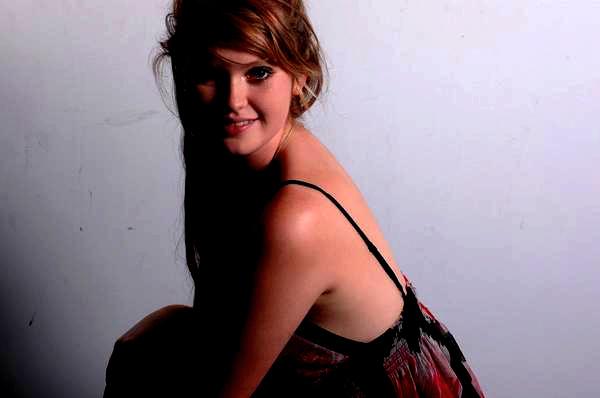 Female model photo shoot of Jessica Lynn Evans