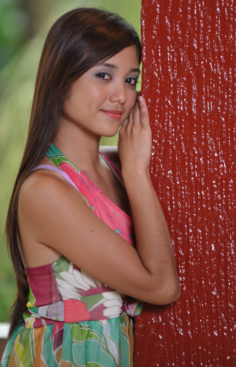 Female model photo shoot of bangbang klengkleng