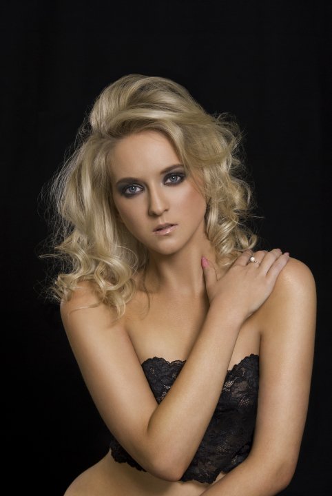 Female model photo shoot of HannahBrewin-Smith