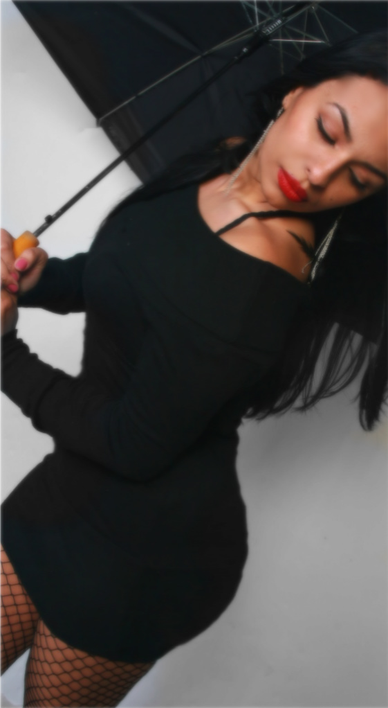 Female model photo shoot of Isis Munoz in Allure' home studio