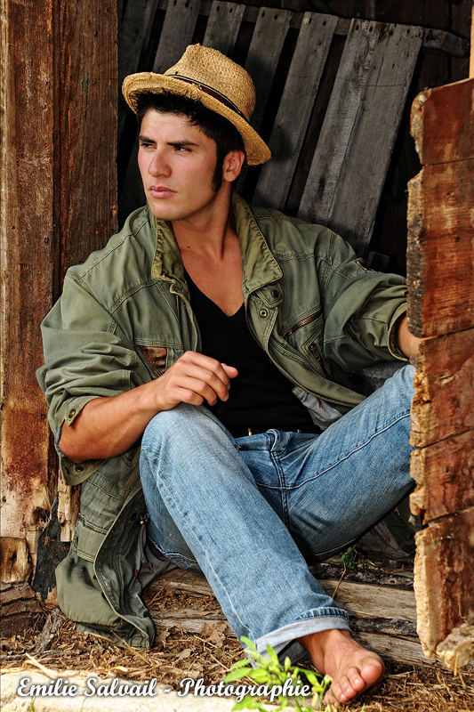 Male model photo shoot of David Leonardo