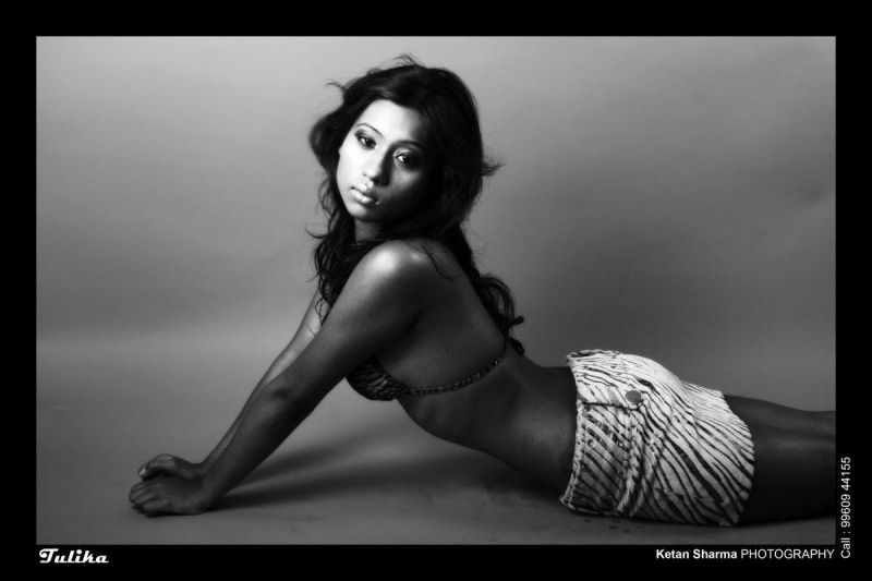 Female model photo shoot of Tulika dutta