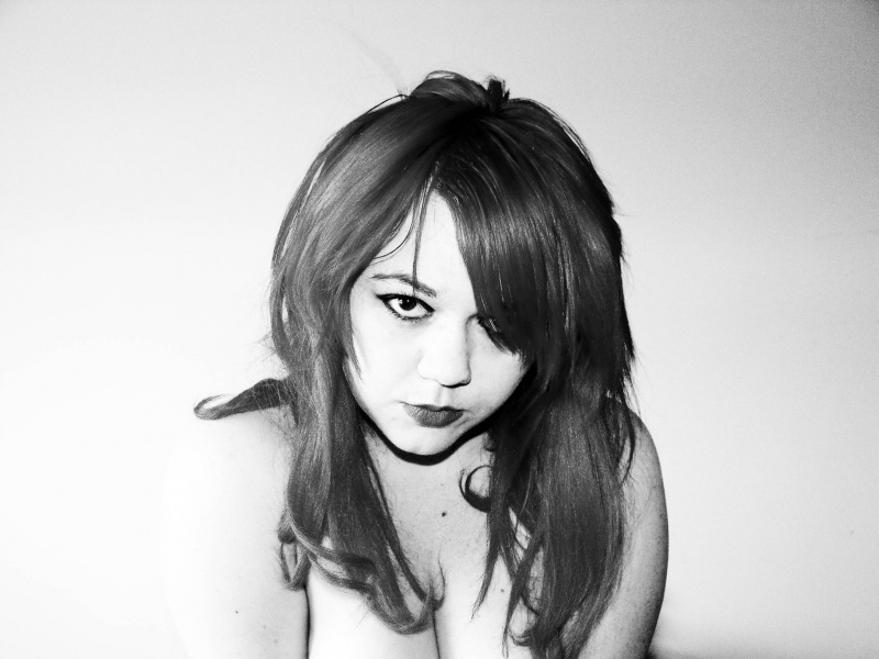 Female model photo shoot of Alice Noir