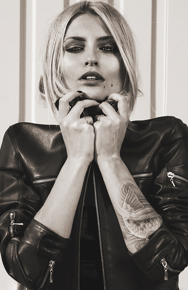 Female model photo shoot of Evka Rox