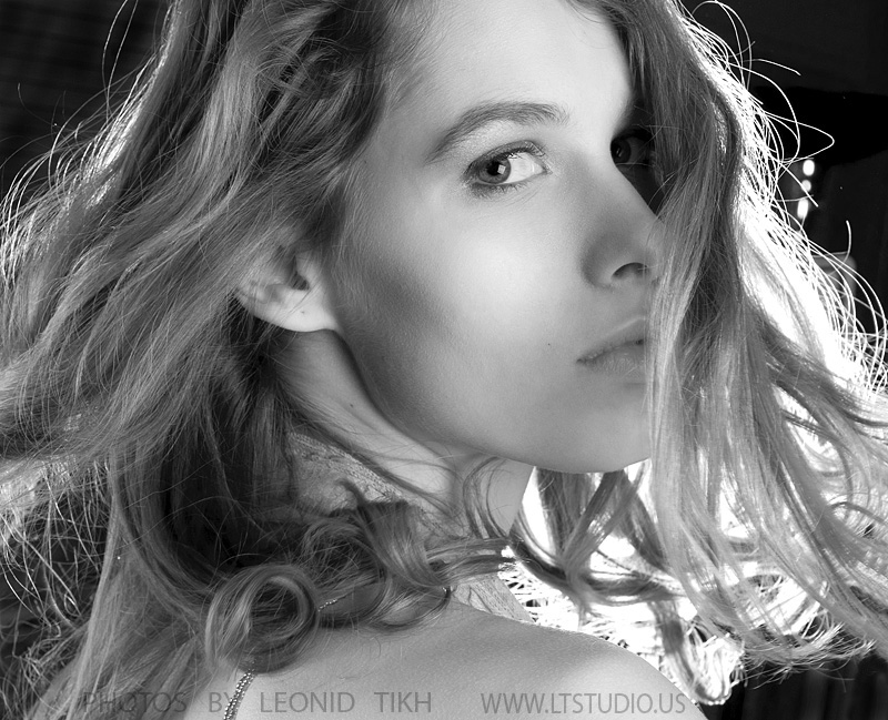 Female model photo shoot of Corina Szabo