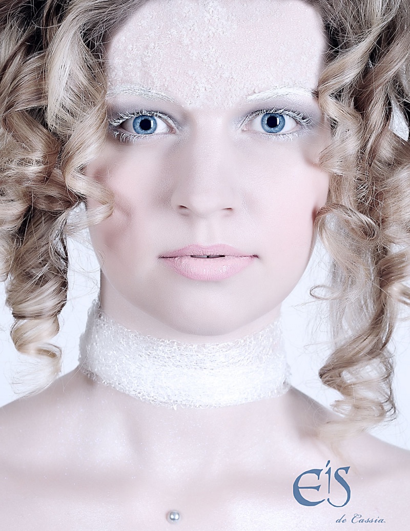 Female model photo shoot of deCassia-Fotografie in Studio Potsdam, makeup by Beauty-Berlin