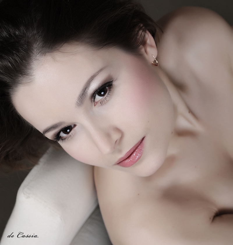 Female model photo shoot of deCassia-Fotografie in Studio Ragow