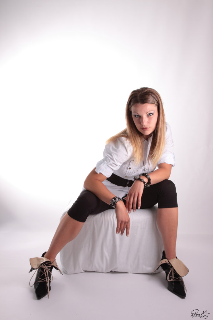 Female model photo shoot of Rialouise