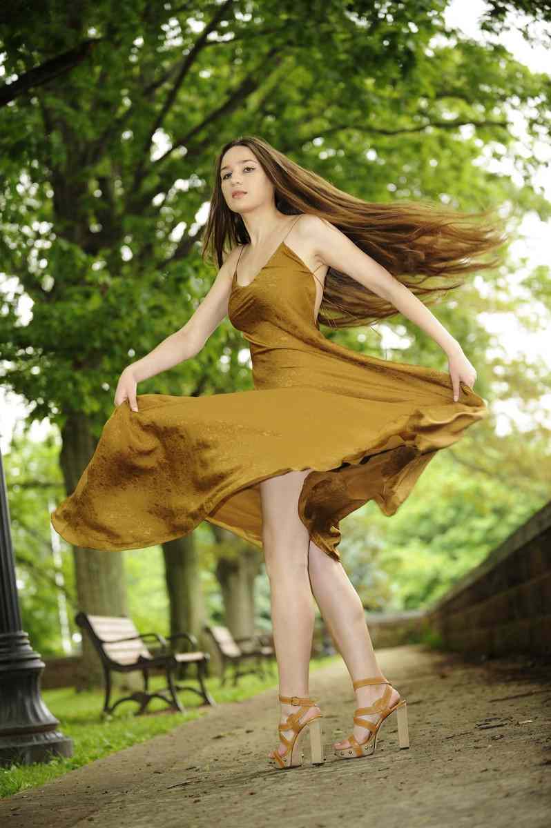 Female model photo shoot of Julia Jmodel