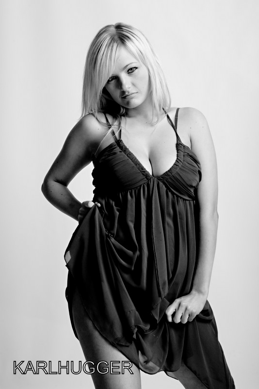 Female model photo shoot of laurajayne21 in Hugger Studio