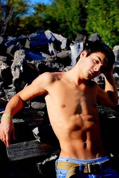 Male model photo shoot of Matthew Nieto