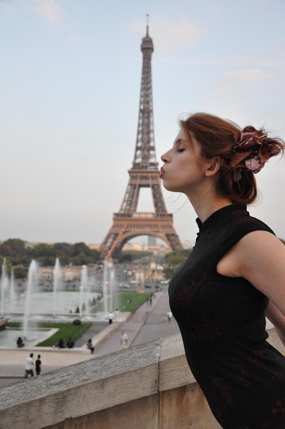 Female model photo shoot of AlixiaModel in Paris
