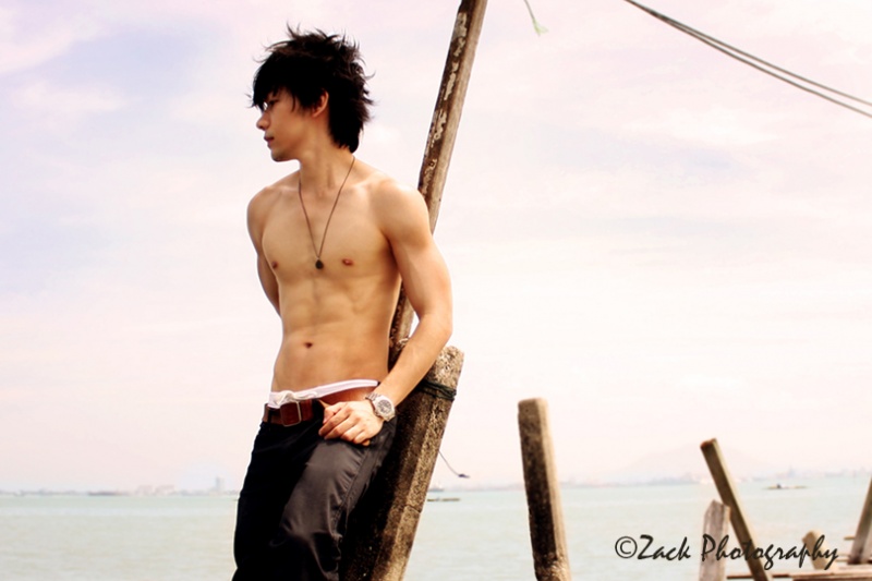 Male model photo shoot of Lee Tche Fuh