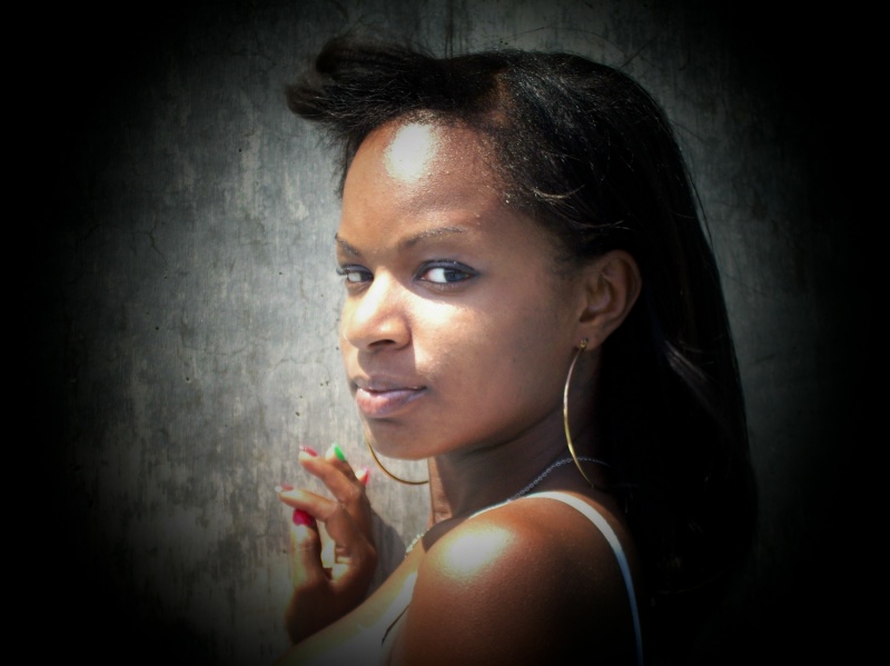 Female model photo shoot of Dmariee