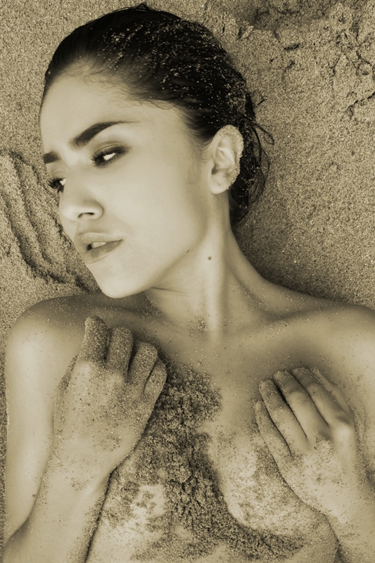 Female model photo shoot of Helen Diaz