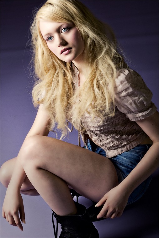Female model photo shoot of Bella_ava