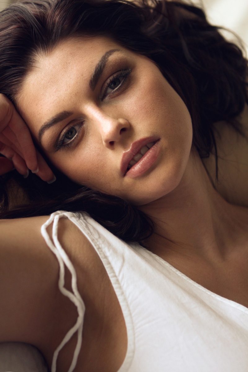 Female model photo shoot of Anna Fowler
