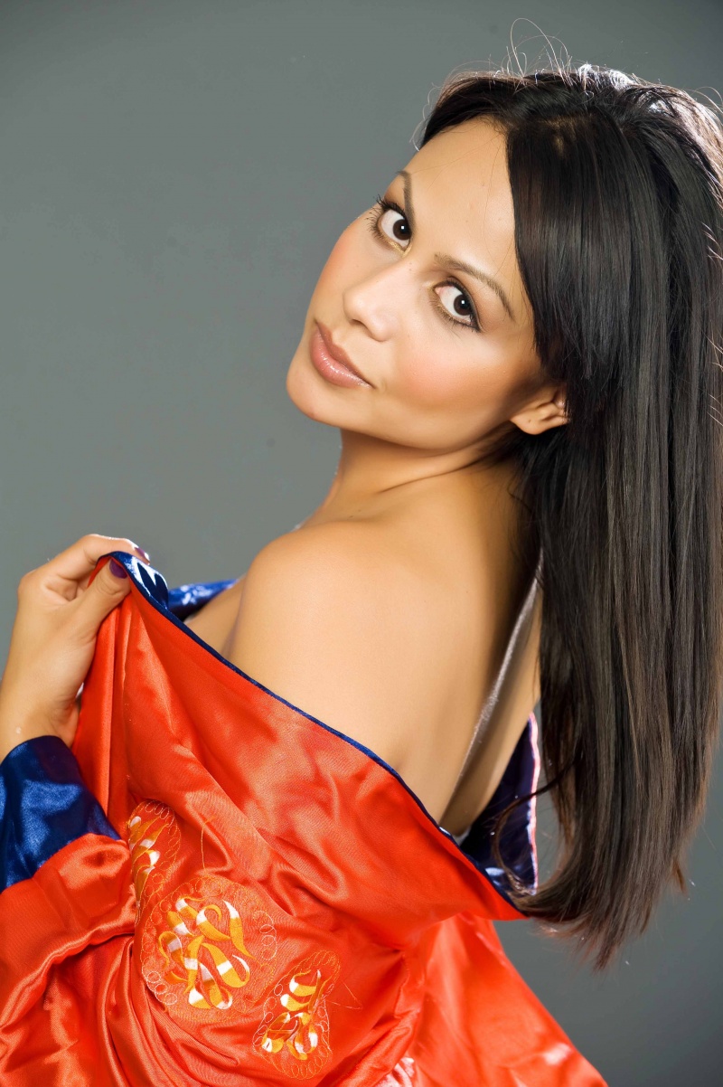 Female model photo shoot of Karla Yazuri