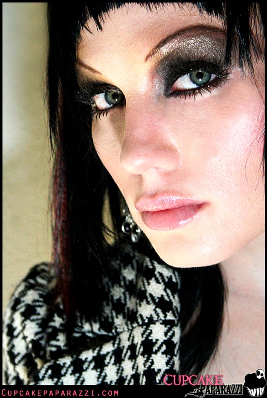 Female model photo shoot of Rochelle RED MUA