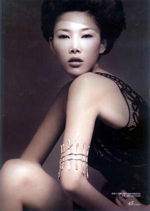 Female model photo shoot of Floria Yang