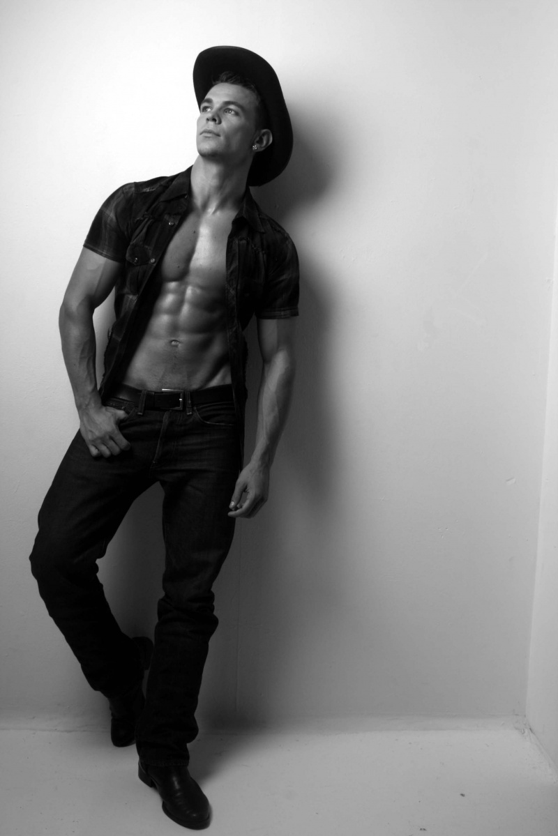 Male model photo shoot of Jae Ryan