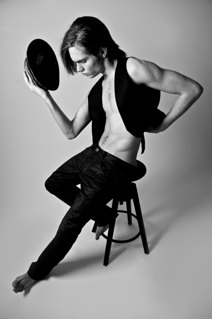Male model photo shoot of Claudio e