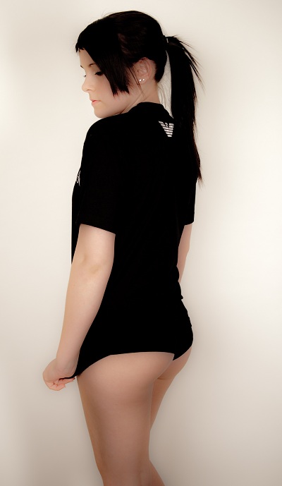 Female model photo shoot of Lauren Girling