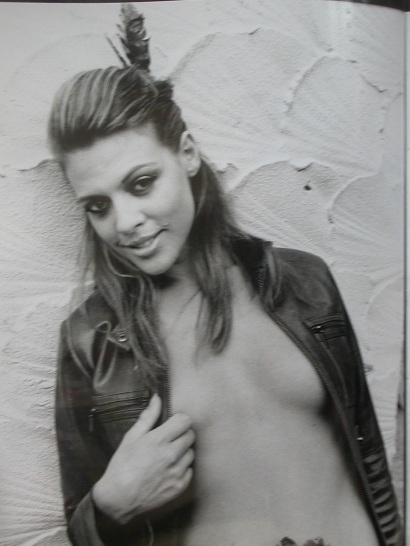 Female model photo shoot of MandzoniqueModel by wayne harricks