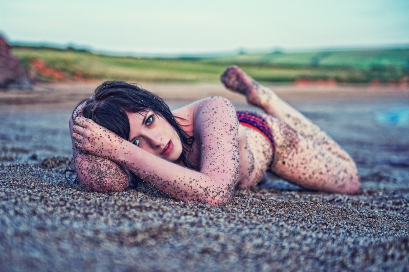 Female model photo shoot of Laura Halpin by Scott Morgan