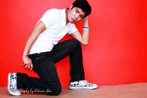 Male model photo shoot of Diomar