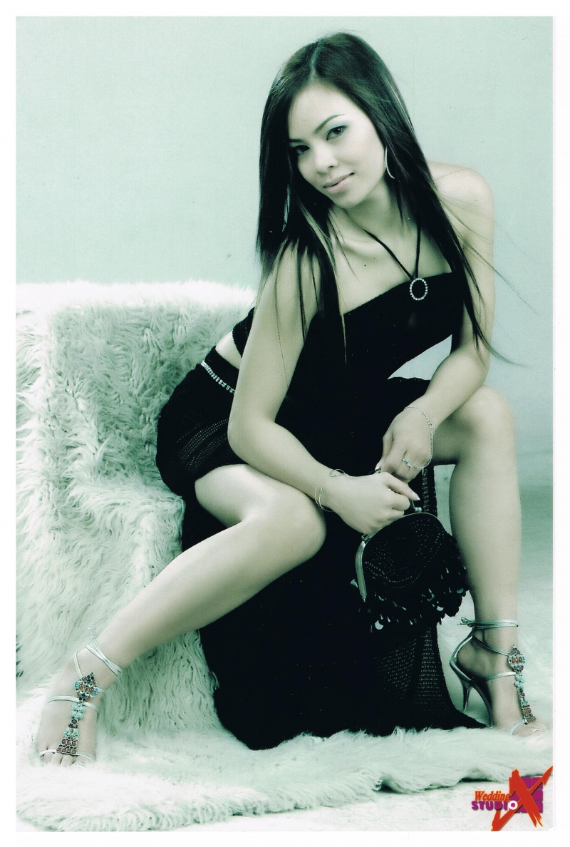 Female model photo shoot of Kelly Hang Nguyen