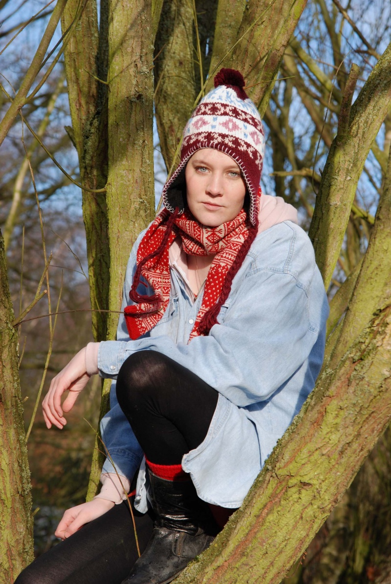 Female model photo shoot of Vicky Frayne  in Three Sisters