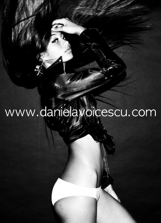 Female model photo shoot of Daniela Voicescu