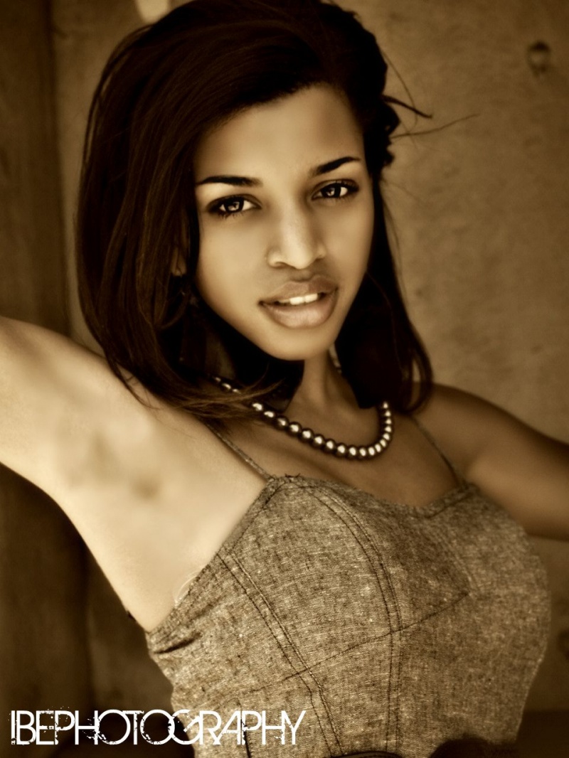Female model photo shoot of Tiffany Russell by Ibe Bello