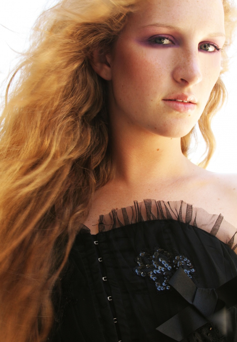 Female model photo shoot of Lindsay Sullivan