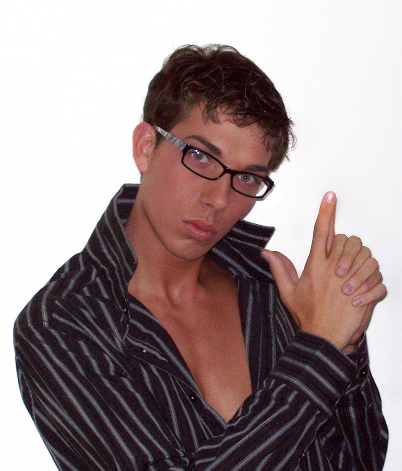 Male model photo shoot of Eric Kandell 