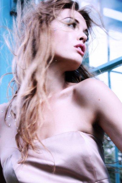 Female model photo shoot of Anne-Marie Scott