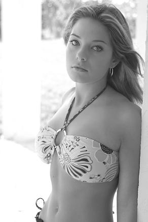 Female model photo shoot of Lindsey Austen