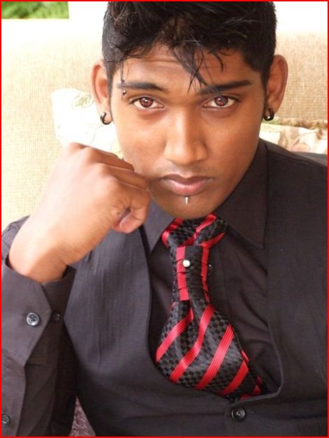 Male model photo shoot of Ravi Mundhree