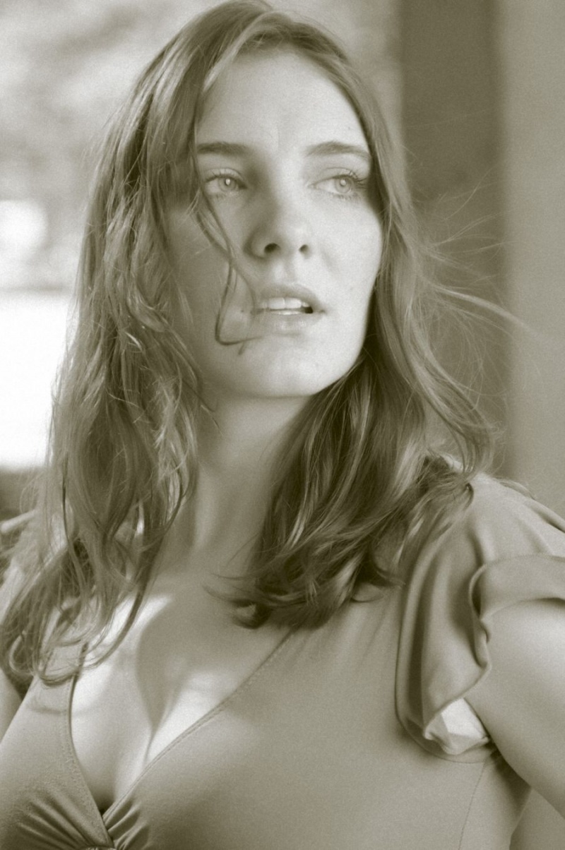 Female model photo shoot of Elaine Brookfield