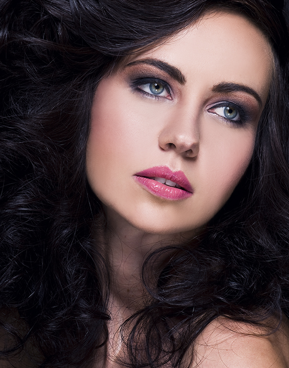 Female model photo shoot of LuisaV MUA