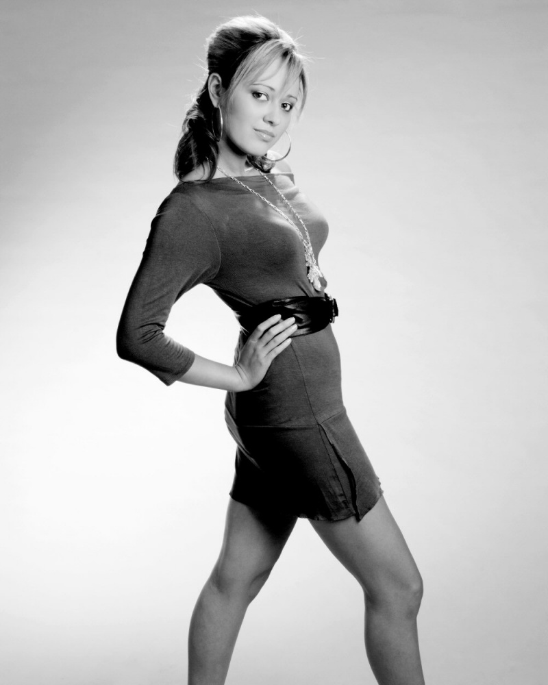 Female model photo shoot of Roslyn C