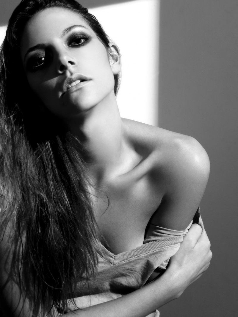 Female model photo shoot of Amanda Gould