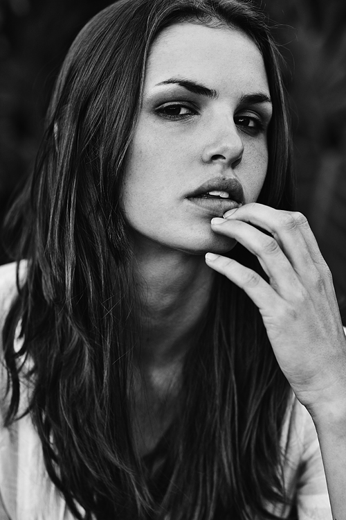 Female model photo shoot of lookingforwork by Jessica Klingelfuss