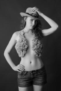 Female model photo shoot of Julia Melnova