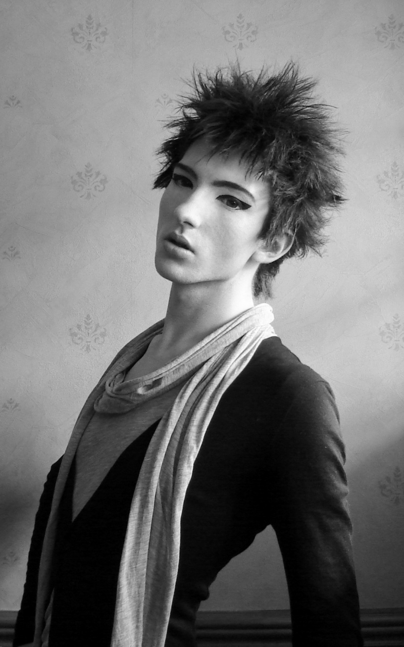 Male model photo shoot of Larnyx