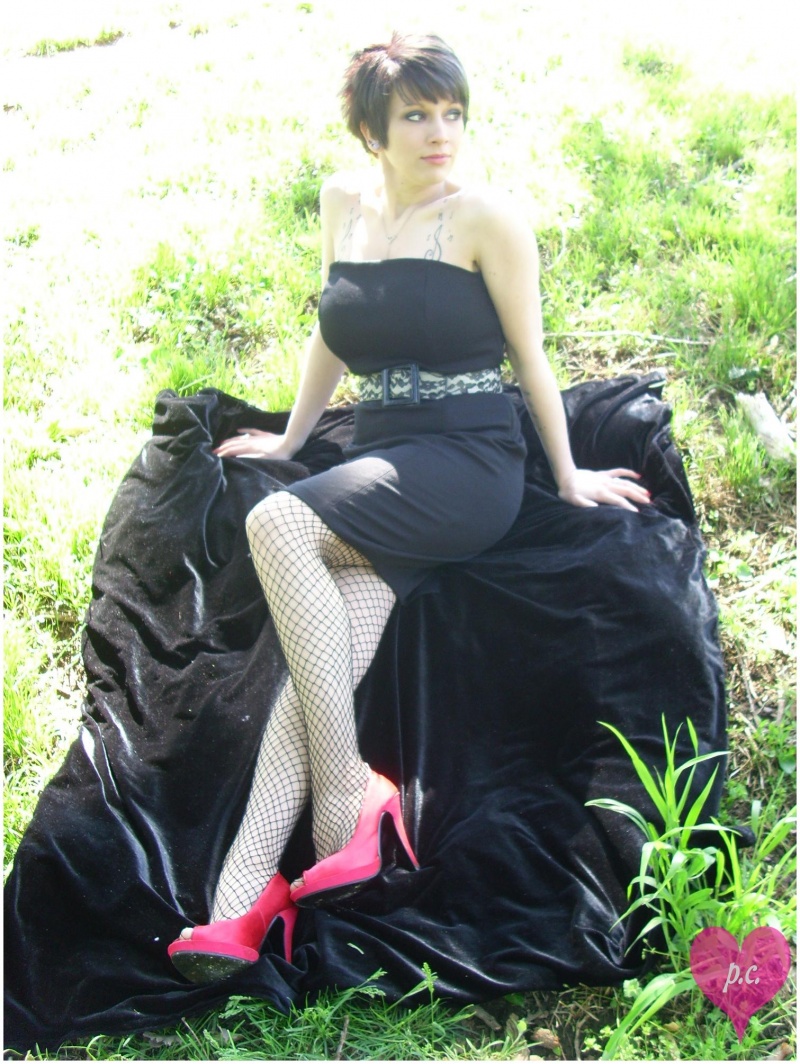 Female model photo shoot of Suzy_Homewrecker