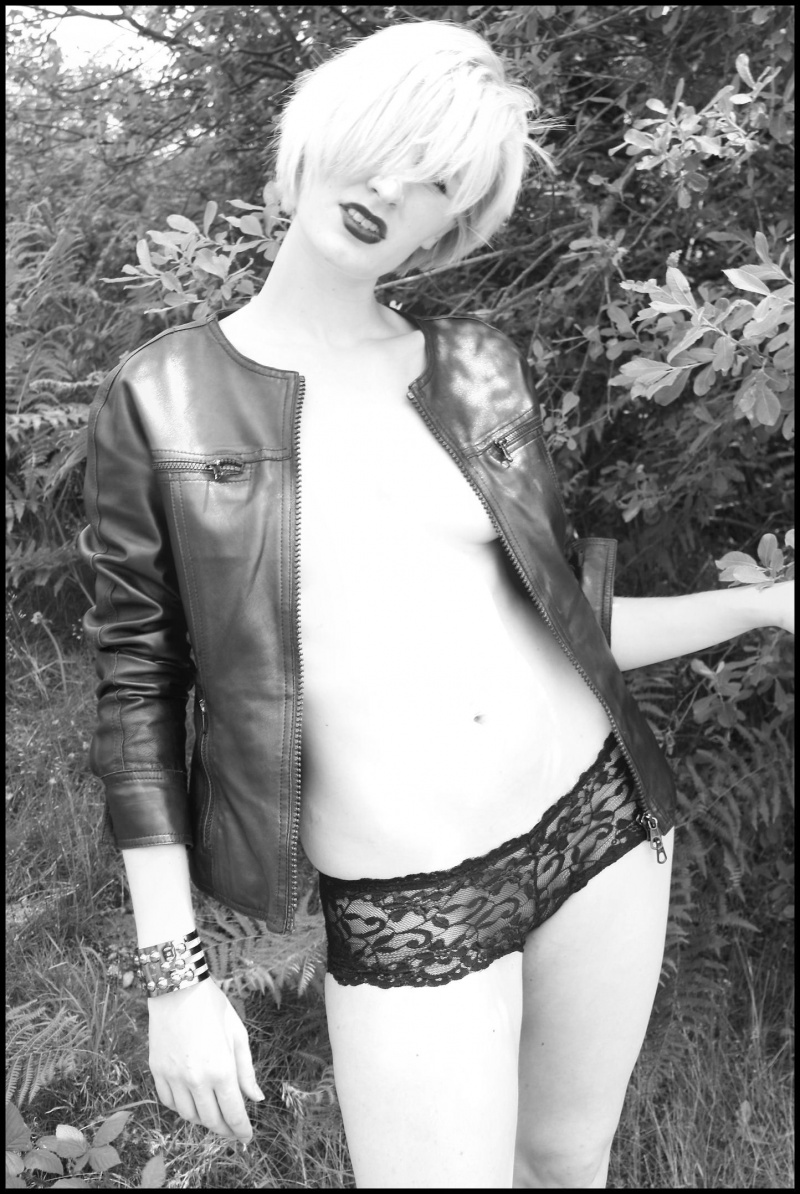 Female model photo shoot of Leahxxx