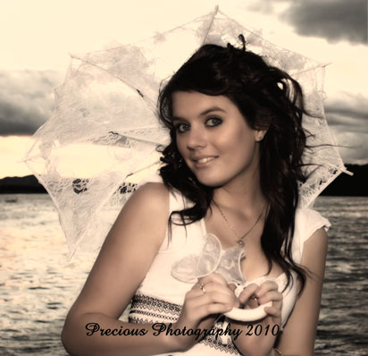 Female model photo shoot of Anjila McLean